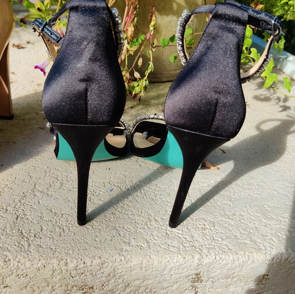 Betsy Johnson satin and rhinestone Stilletto sold on another platform - Picture 5 of 16